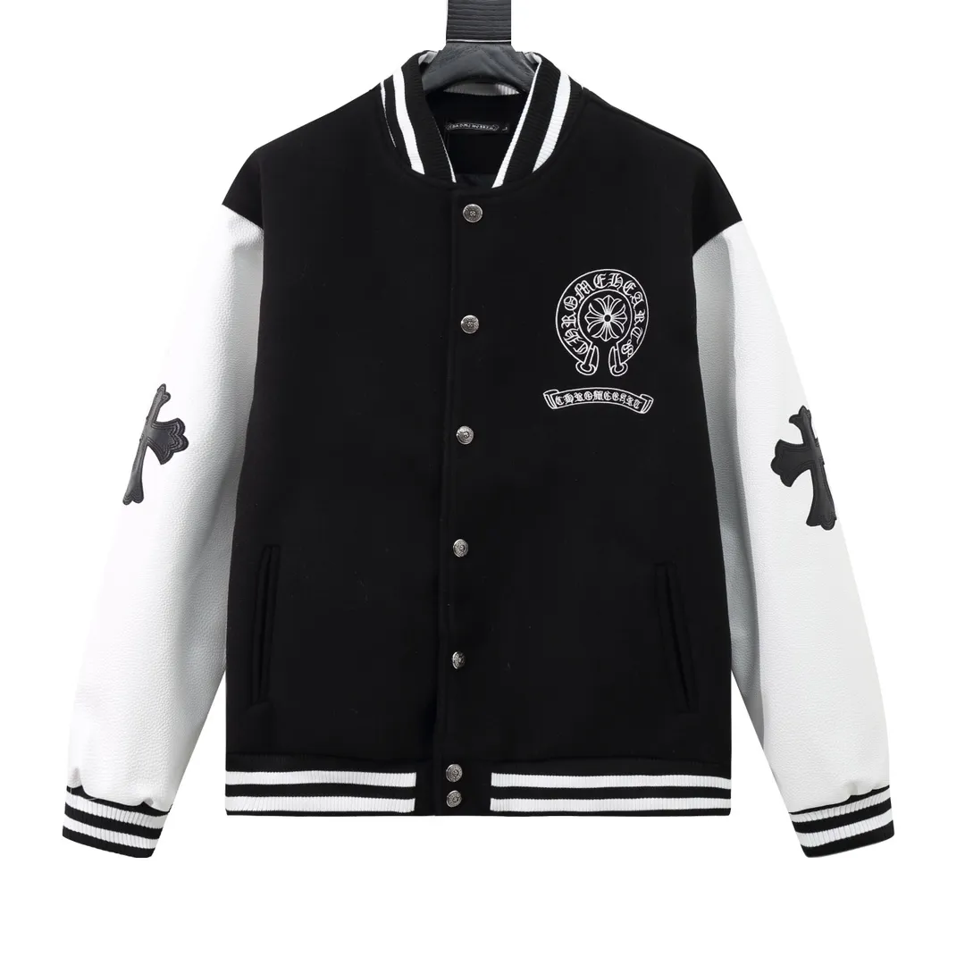 P370 Model No. Y605 Chromehearts/Cro Heart Cross Embroidered Letters Leather Sleeves Spliced ​​Baseball Jacket Channel Boutique The most popular baseball jacket among fashionable men and fashionable women. There are versions at all levels of the market (you must compare the details). The most powerful quality control has been producing and researching baseball uniforms for 7 years. The details are exquisite. With it, you are the most beautiful boy in the world. The paint-coated full-face four-button buckle (button with LOGO), the average weight of the fabric is nearly 900 grams, and it is made of wool + eyeliner blended, custom-woven and dyed wool with high color fastness. The lining is made of silky and delicate cupro fiber! The texture is thick, the color is more uniform and beautiful, and the sharp edges and corners are full of three-dimensionality, showing laziness, casualness, and youthful vitality! size：M-XXL